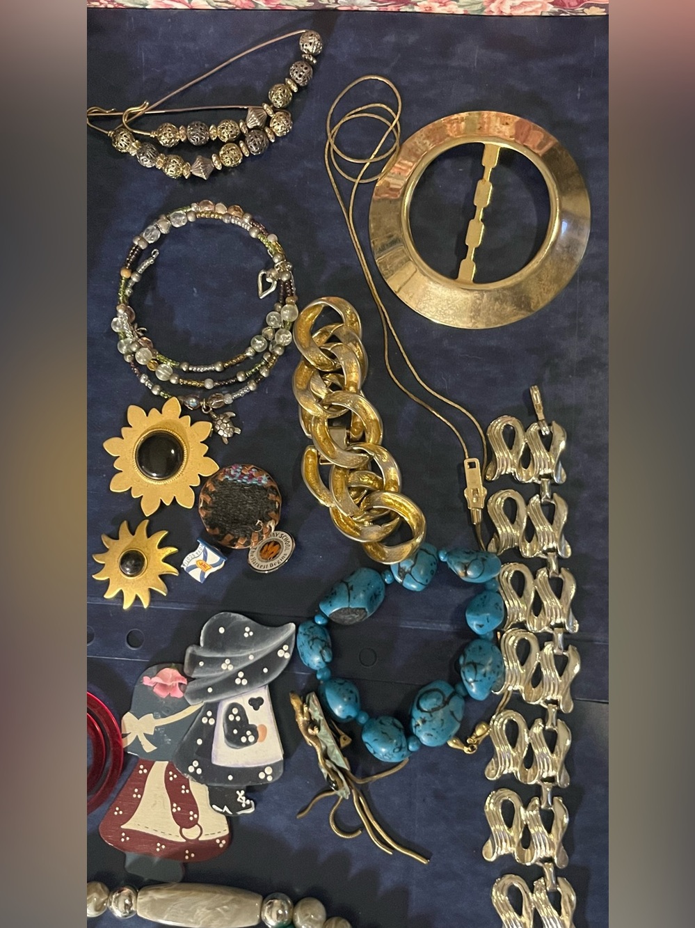 Lot of assorted jewelry in jewelry box (2lbs total weight )